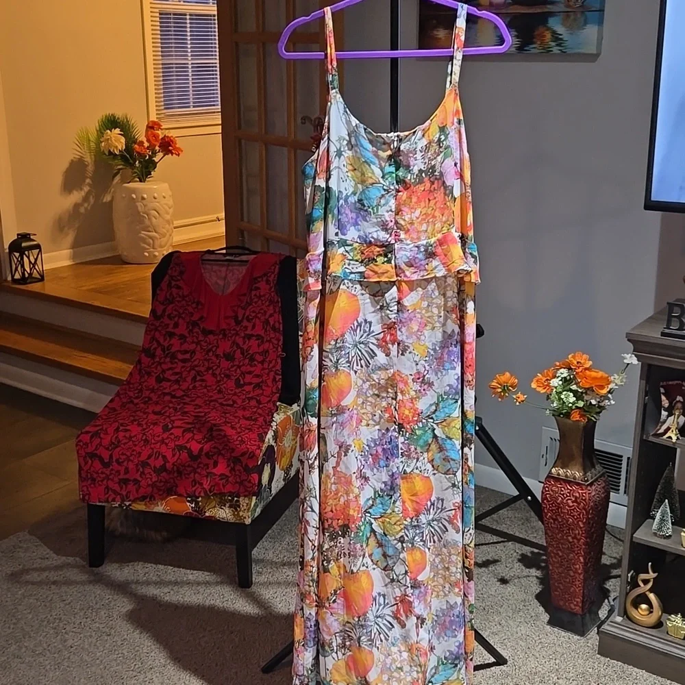 Beautiful Maxi Print Dress đź‘— With Ruffle Down Trail. - Picture 5 of 11